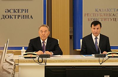 Жоғарғы Бас қолбасшы Нұрсұлтан Назарбаев:мемлекетіміздің қорғанында білікті мамандар мен ұлтына шын берілген азаматтар тұруға тиістігін нықтады Жоғарғы Бас қолбасшы Нұрсұлтан Назарбаев