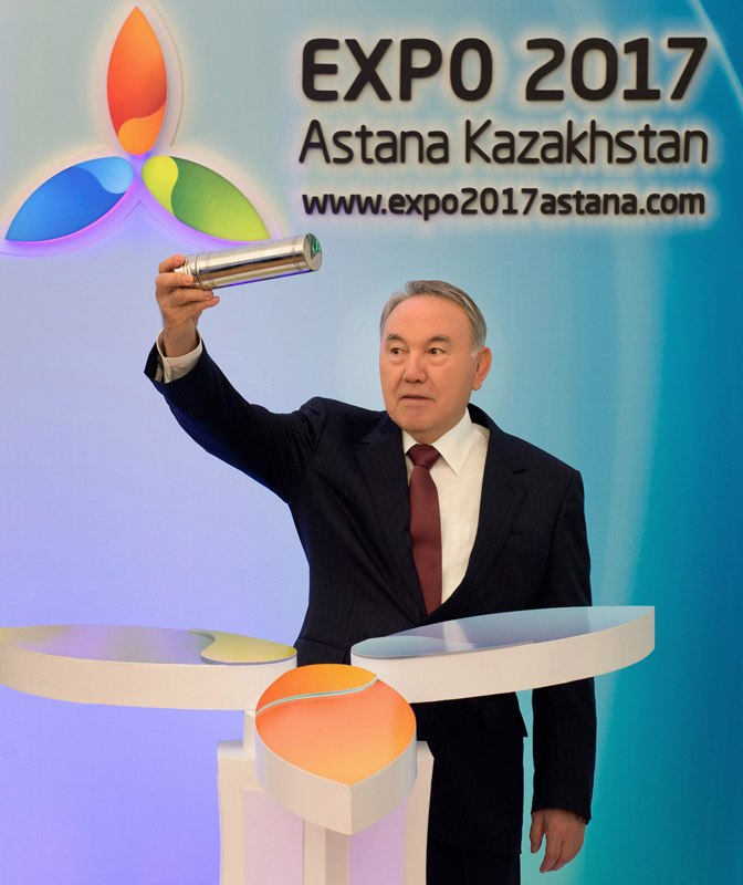 Мемлекет басшысы «Астана ЭКСПО-2017» көрме кешенінің капсуласын cалу рәсіміне қатысты Мемлекет басшысы «Астана ЭКСПО-2017» көрме кешенінің капсуласын cалу рәсіміне қатысты