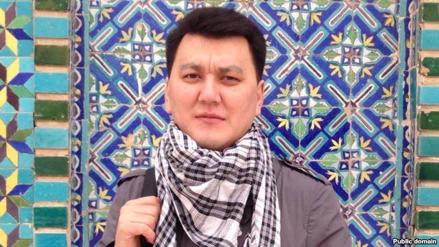 Ерлан Қарин музейге құнды жәдігерлерді сыйға тартты (ФОТО)