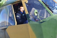 ҚАЗАҚСТАН ӘСКЕРИ-ӘУЕ КҮШТЕРІНІҢ ЖАС ҰШҚЫШТАРЫ ҰШУДЫ БАСТАДЫ ҚАЗАҚСТАН ӘСКЕРИ-ӘУЕ КҮШТЕРІНІҢ ЖАС ҰШҚЫШТАРЫ ҰШУДЫ БАСТАДЫ Материал взят с сайта: Министерства обороны Республики Казахстан Источник: http://mod.gov.kz/index.php?id=1849