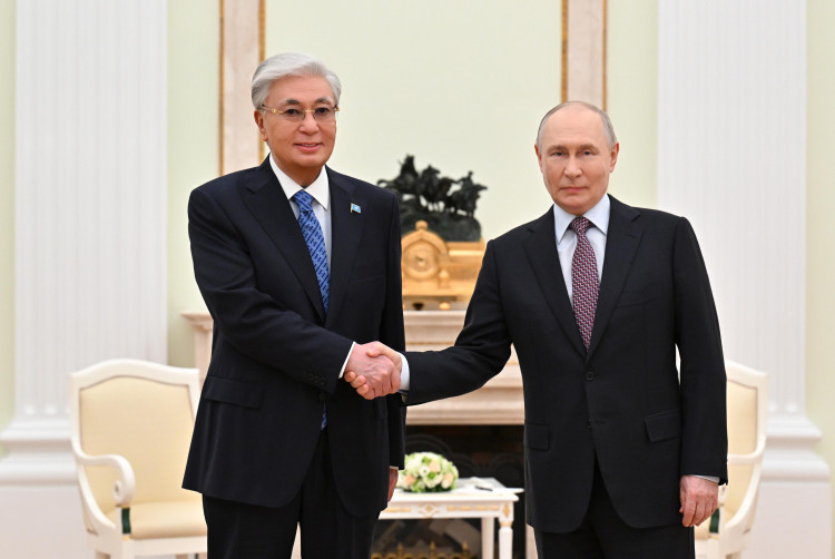 Қасым-Жомарт Тоқаев Владимир Путинмен кездесу өткізді